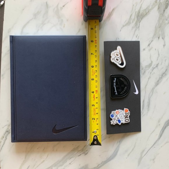 Nike Notebook + Pin set - Picture 7 of 8
